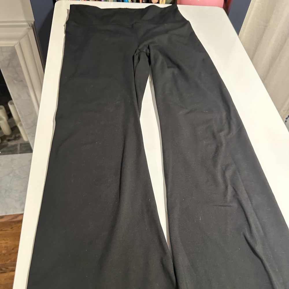 American Eagle everything flare leggings